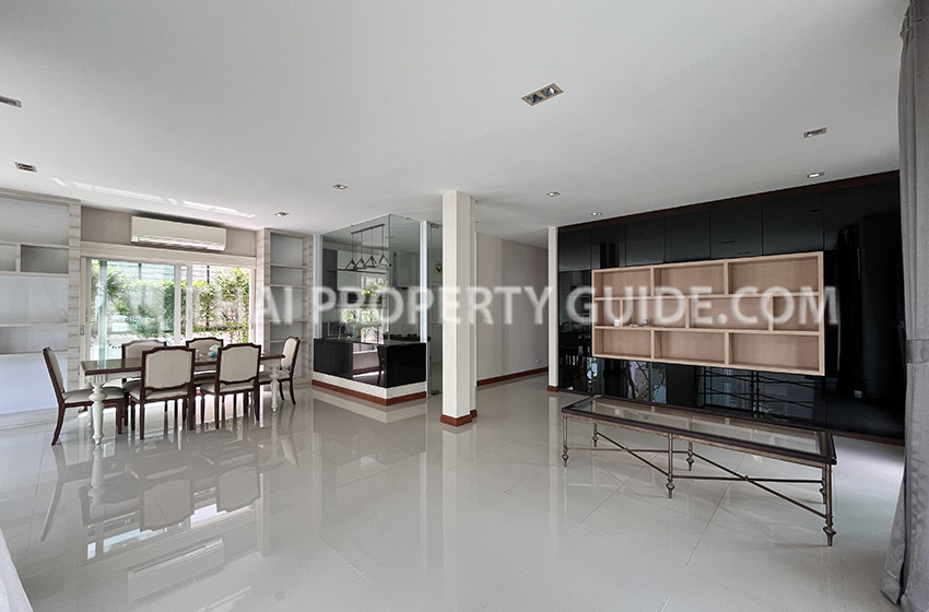 House with Shared Pool in Bangnatrad 